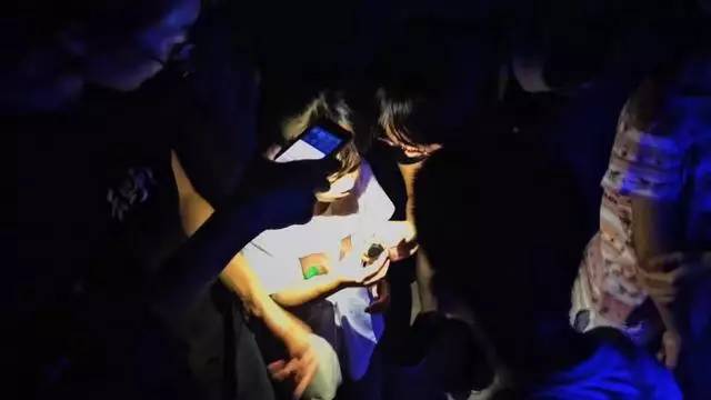 隔壁老王電影院，銀幕內(nèi)外的蛻變與自信成就的力量之旅