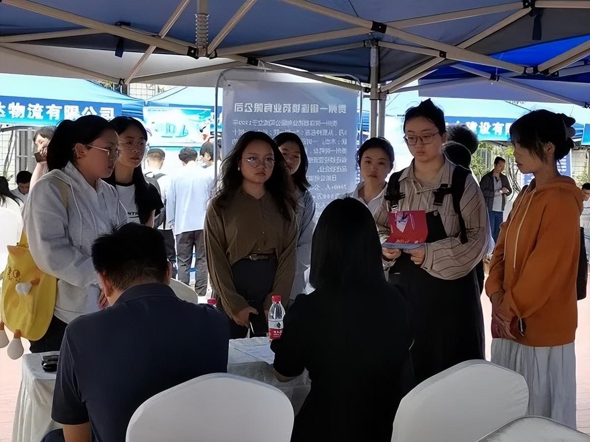 貴陽大學(xué)最新，友情與陪伴的溫馨日常
