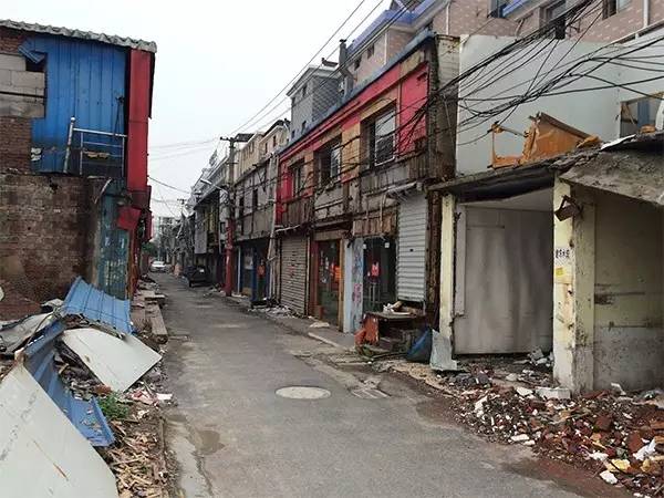 垃圾街的新生，從廢棄之地到成功的蛻變之路